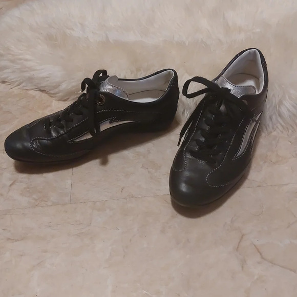 Tod's leather sneakers size 35 - Picture 1 of 8